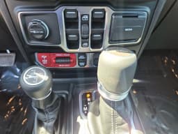 Jeep Gladiator Rubicon X 4x4 2026 — side view