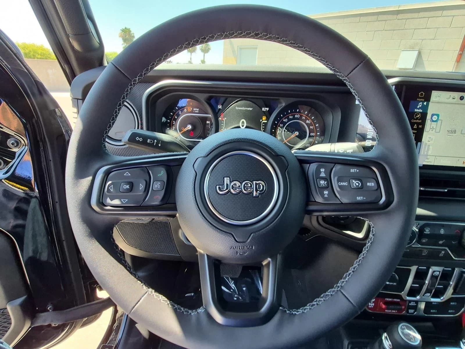 Jeep Gladiator Rubicon X 4x4 2026 — side view