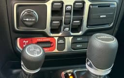 Jeep Gladiator Mojave X 4x4 2026 — side view