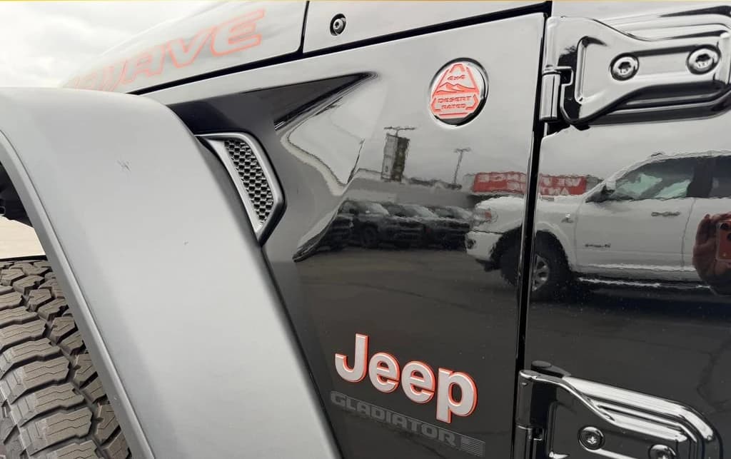 Jeep Gladiator Mojave 4x4 2026 — side view