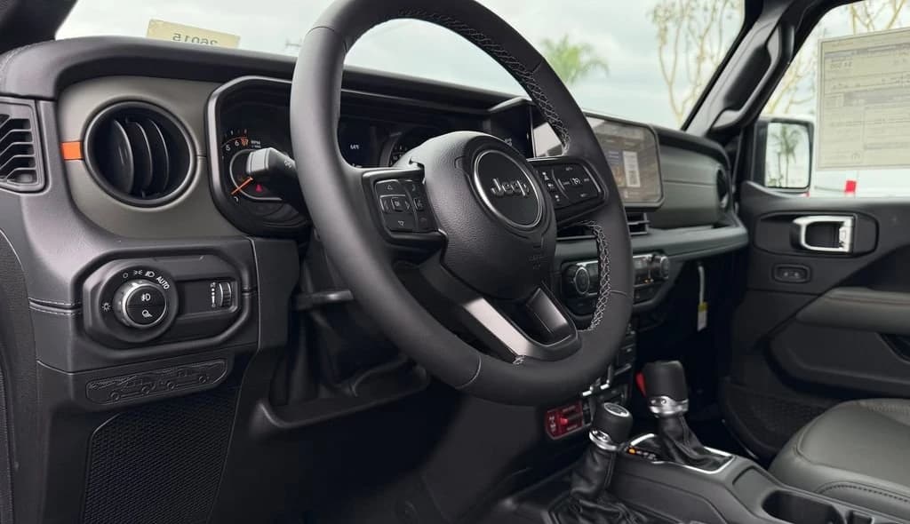 Jeep Gladiator Mojave 4x4 2026 — side view