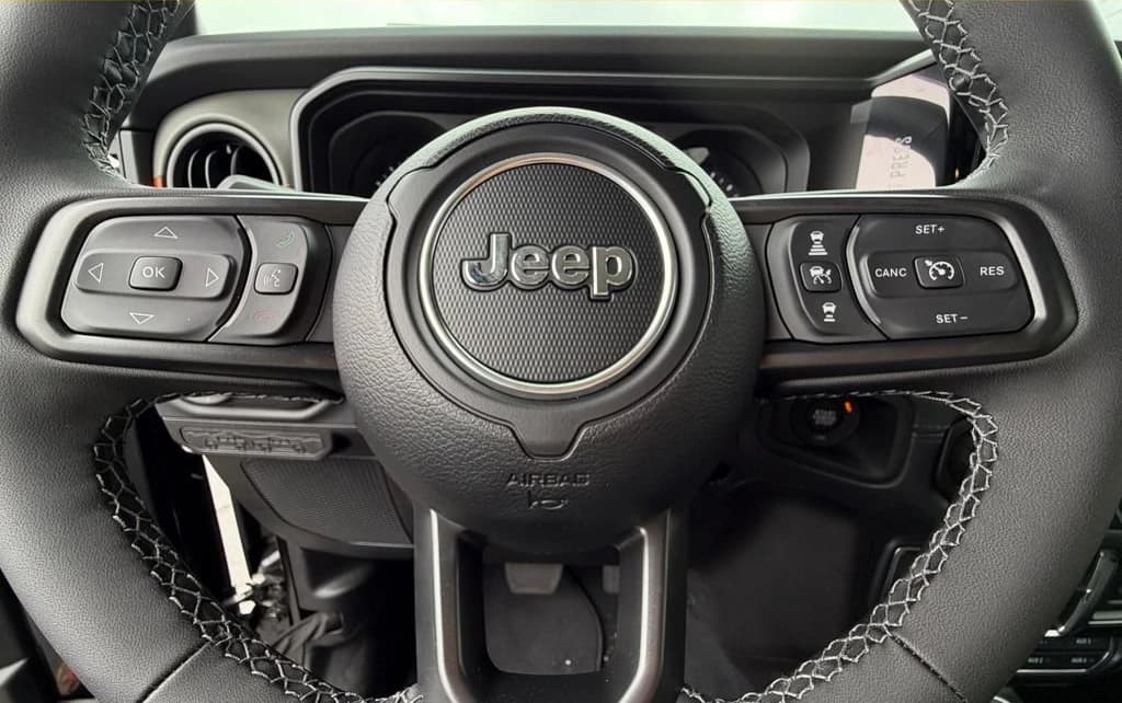 Jeep Gladiator Mojave 4x4 2026 — side view