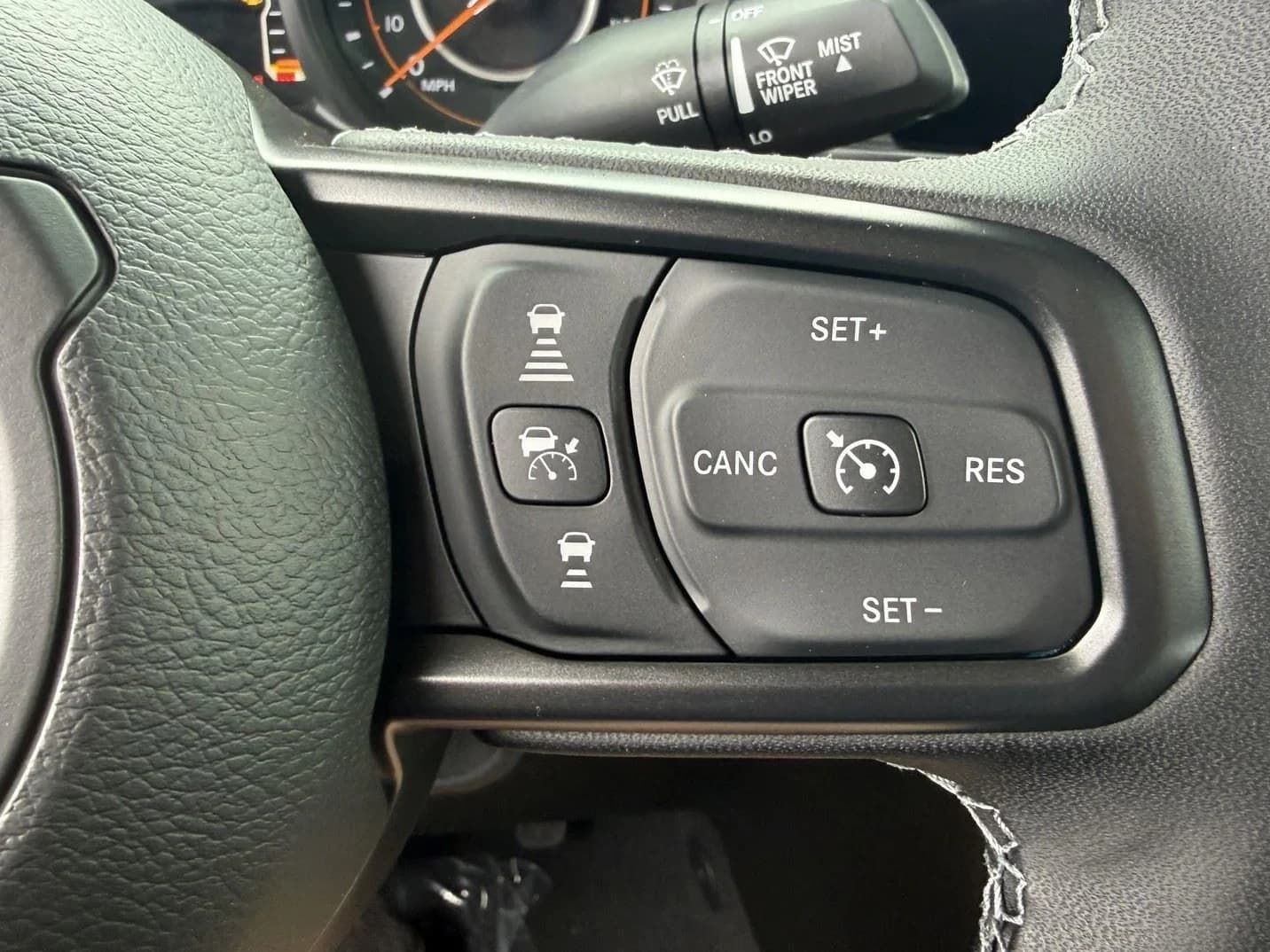 Jeep Gladiator Mojave X 4x4 2026 — side view
