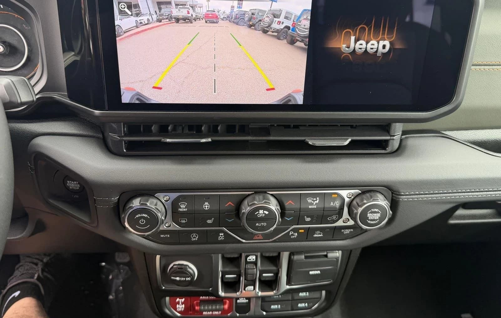 Jeep Gladiator Mojave X 4x4 2026 — side view