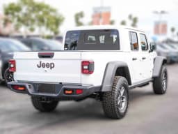 Jeep Gladiator Mojave 4x4 2026 — side view
