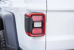 Jeep Gladiator Mojave 4x4 2026 — side view