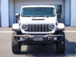 Jeep Gladiator Mojave 4x4 2026 — side view