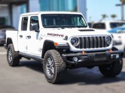 Jeep Gladiator Mojave 4x4 2026 — side view