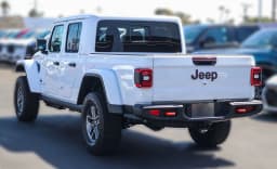 Jeep Gladiator Mojave 4x4 2026 — side view