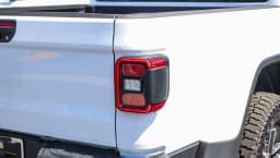 Jeep Gladiator Mojave 4x4 2026 — side view