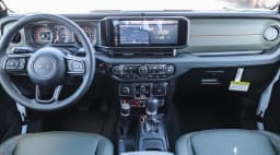 Jeep Gladiator Mojave 4x4 2026 — side view
