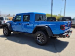 Jeep Gladiator Mojave 4x4 2026 — side view