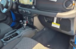 Jeep Gladiator Mojave 4x4 2026 — side view