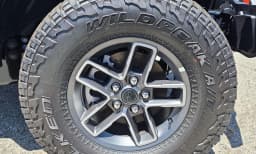 Jeep Gladiator Mojave 4x4 2026 — side view