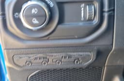 Jeep Gladiator Mojave 4x4 2026 — side view