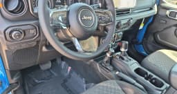 Jeep Gladiator Mojave 4x4 2026 — side view