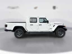 Jeep Gladiator Mojave 4x4 2026 — side view