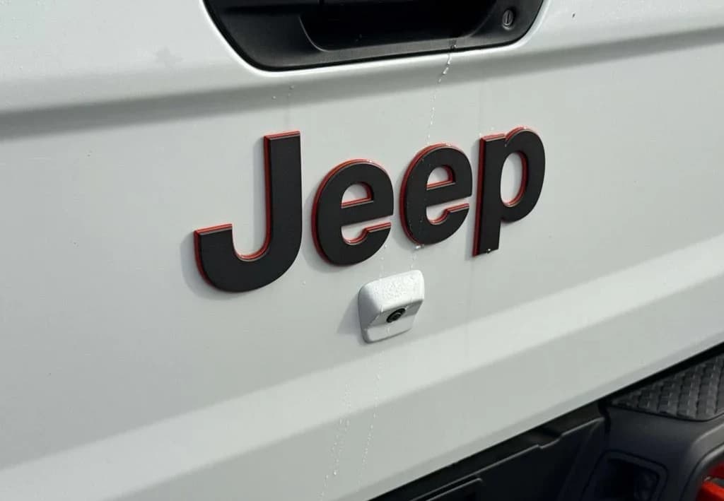Jeep Gladiator Mojave 4x4 2026 — side view