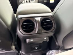 Jeep Gladiator Mojave 4x4 2026 — side view