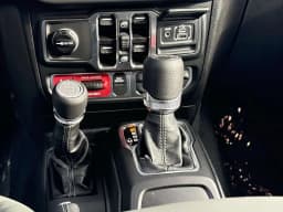Jeep Gladiator Mojave 4x4 2026 — side view