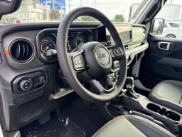 Jeep Gladiator Mojave 4x4 2026 — side view