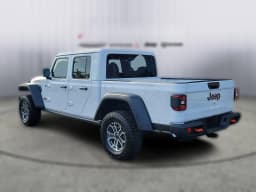 Jeep Gladiator Mojave 4x4 2026 — side view