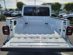 Jeep Gladiator Mojave 4x4 2026 — side view
