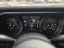 Jeep Gladiator Mojave 4x4 2026 — side view