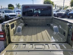 Jeep Gladiator Mojave 4x4 2026 — side view
