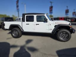 Jeep Gladiator Mojave 4x4 2026 — side view
