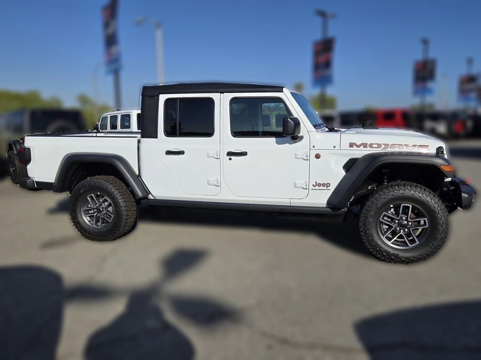Jeep Gladiator Mojave 4x4 2026 — side view