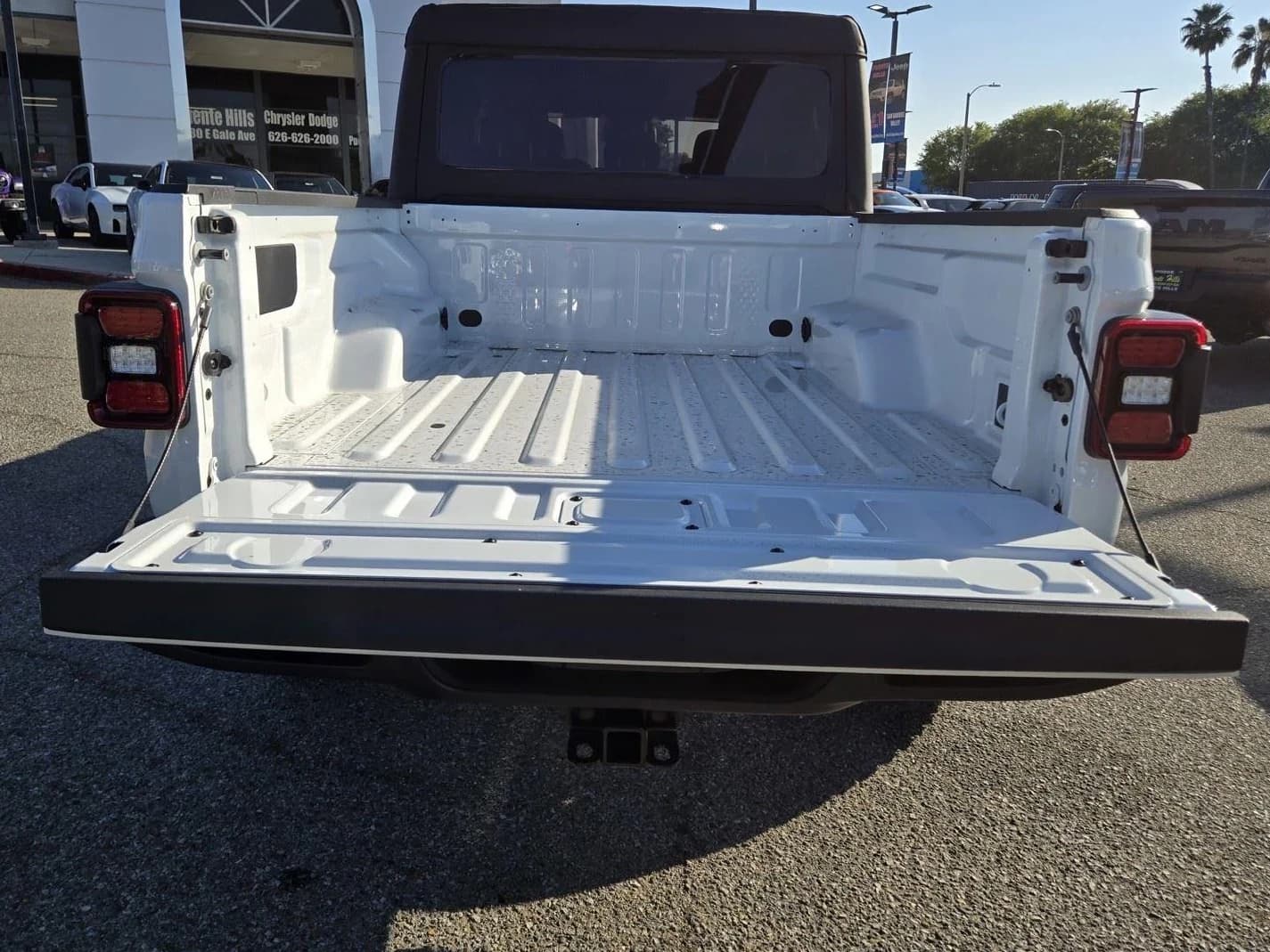 Jeep Gladiator Mojave 4x4 2026 — side view