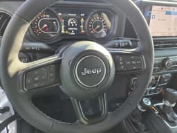 Jeep Gladiator Mojave 4x4 2026 — side view