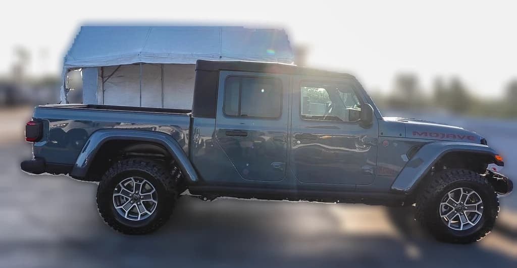Jeep Gladiator Mojave X 4x4 2026 — side view