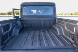 Jeep Gladiator Mojave X 4x4 2026 — side view