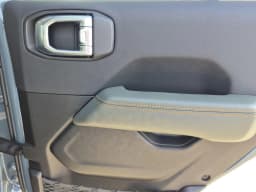 Jeep Gladiator Mojave 4x4 2026 — side view