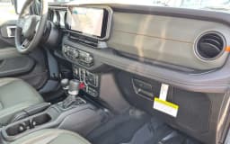 Jeep Gladiator Mojave 4x4 2026 — side view