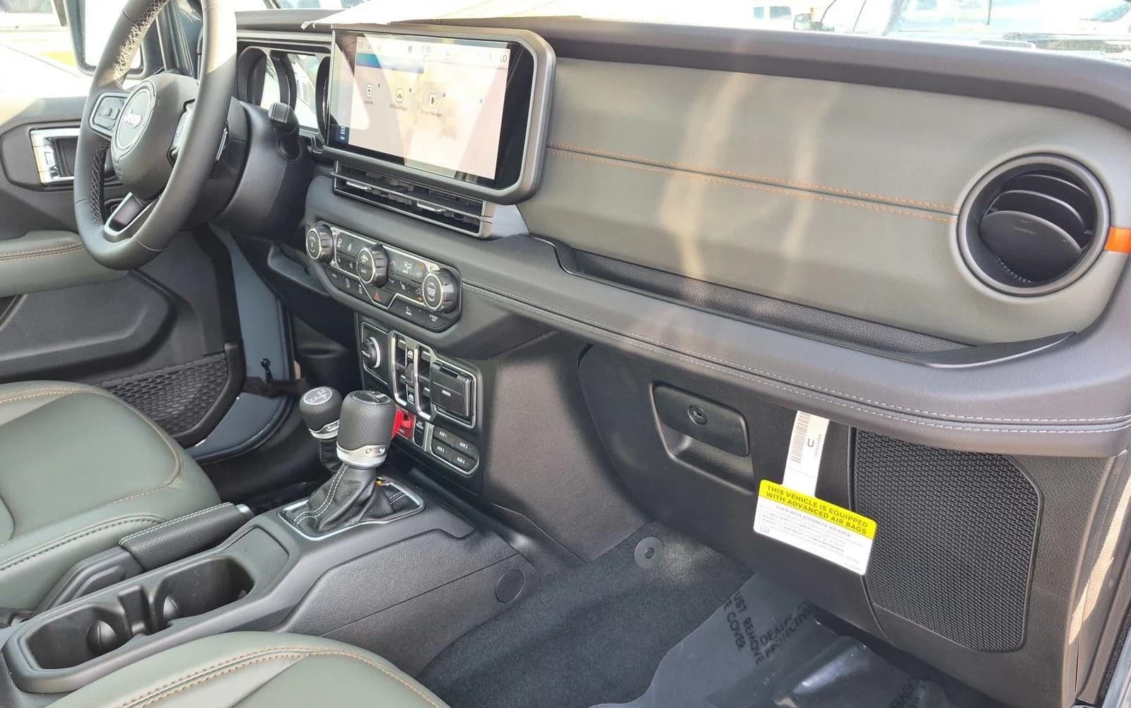 Jeep Gladiator Mojave 4x4 2026 — side view