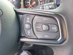 Jeep Gladiator Mojave 4x4 2026 — side view