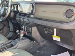 Jeep Gladiator Mojave X 4x4 2026 — side view