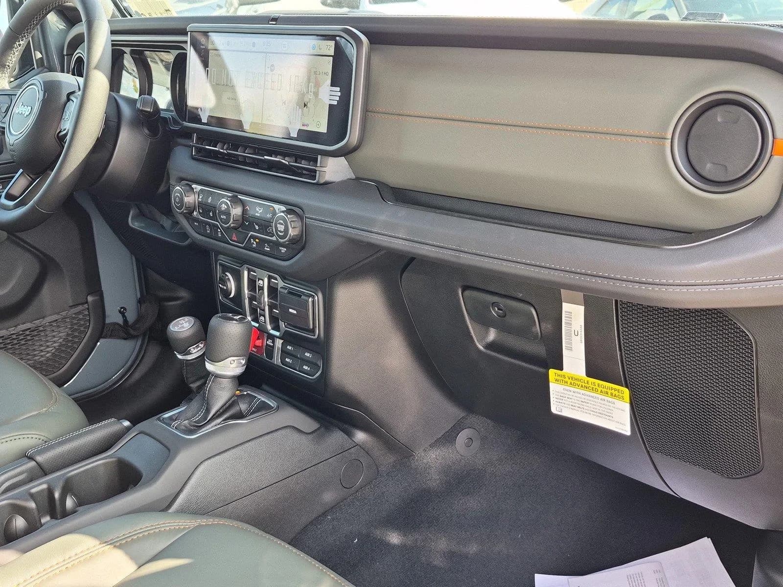 Jeep Gladiator Mojave X 4x4 2026 — side view