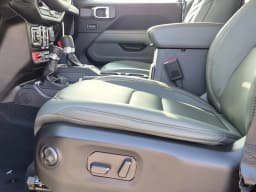 Jeep Gladiator Mojave X 4x4 2026 — side view