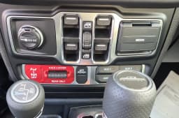 Jeep Gladiator Mojave X 4x4 2026 — side view