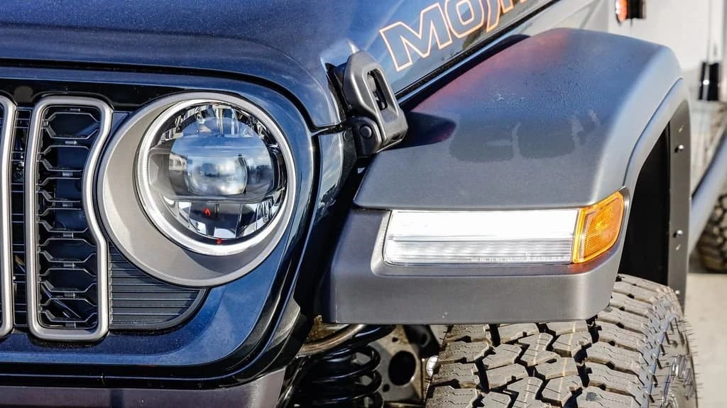 Jeep Gladiator Mojave 4x4 2026 — side view
