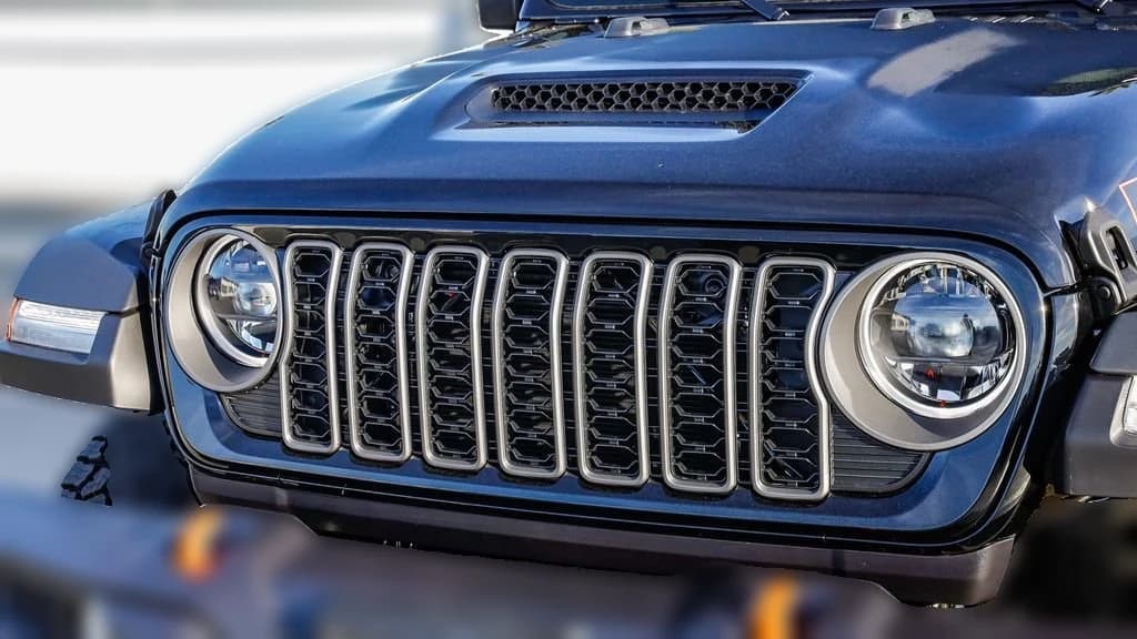 Jeep Gladiator Mojave 4x4 2026 — side view