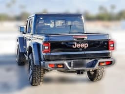Jeep Gladiator Mojave 4x4 2026 — side view