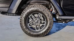 Jeep Gladiator Mojave 4x4 2026 — side view