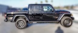 Jeep Gladiator Mojave 4x4 2026 — side view