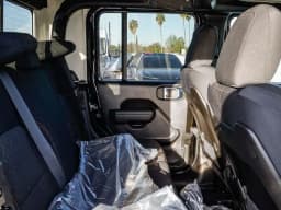 Jeep Gladiator Mojave 4x4 2026 — side view