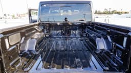 Jeep Gladiator Mojave 4x4 2026 — side view